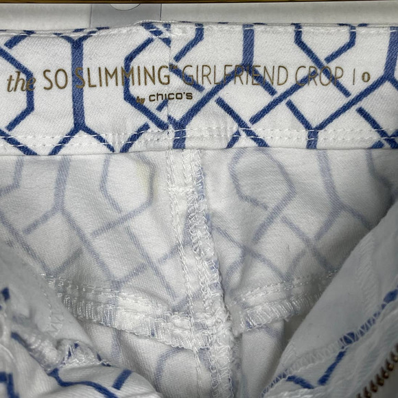 So Slimming Girlfriend Crop by Chico's, Size 0 (Normal Size 4) Blue and White - Picture 4 of 13